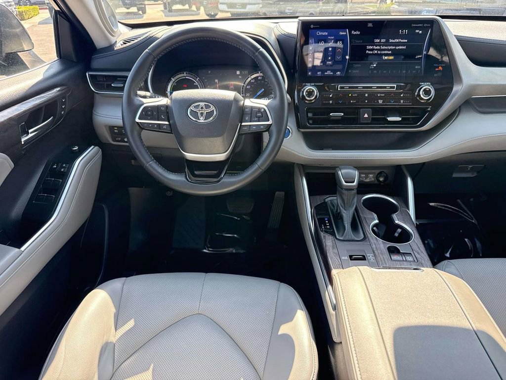 Used 2022 Toyota Highlander Limited image 16