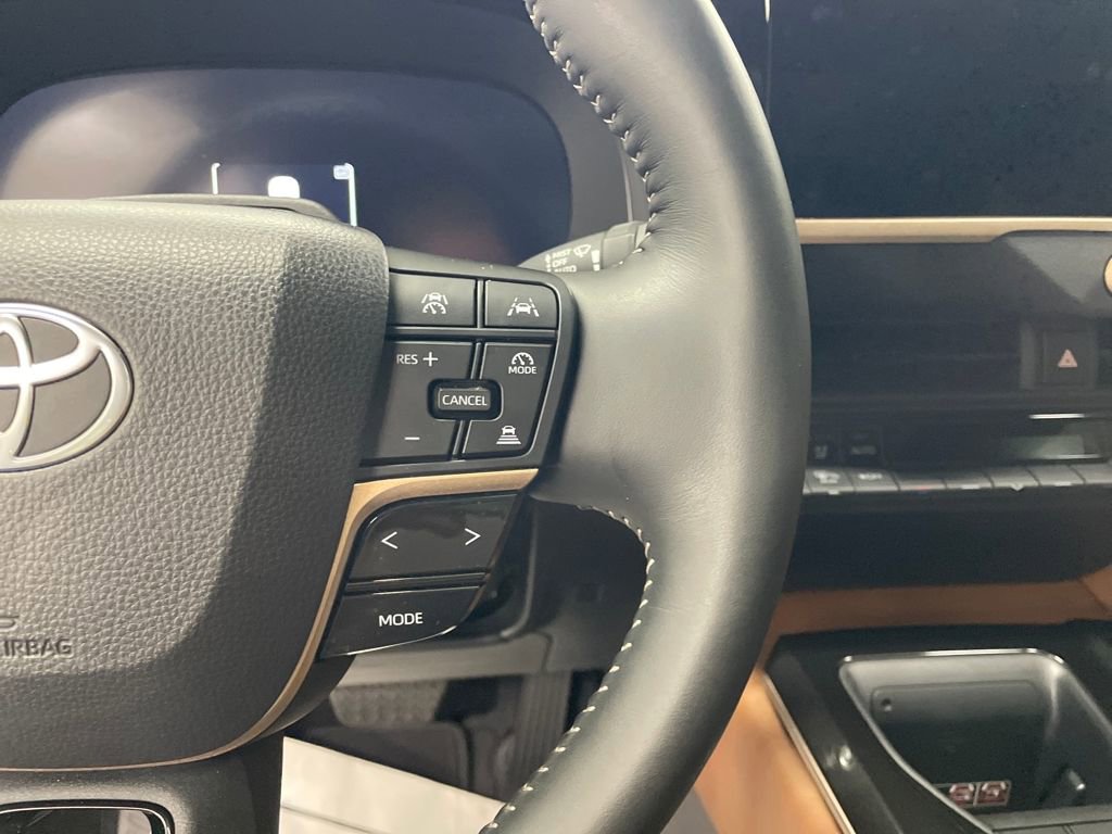 Used 2025 Toyota Crown Limited image 21