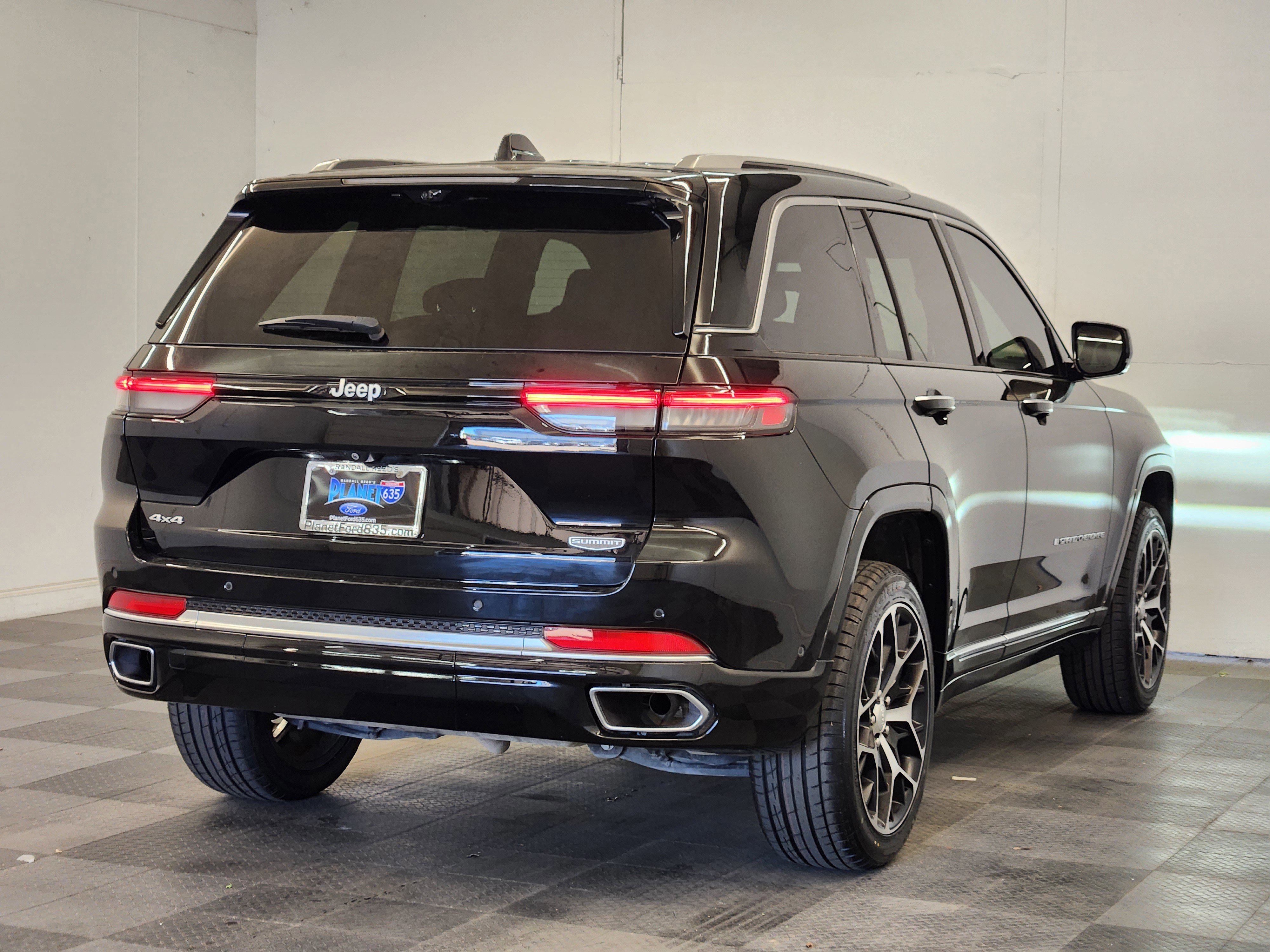 Used 2023 Jeep Grand Cherokee Summit image 4