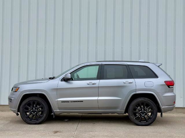 Used 2019 Jeep Grand Cherokee Laredo AWD/4WD image 3