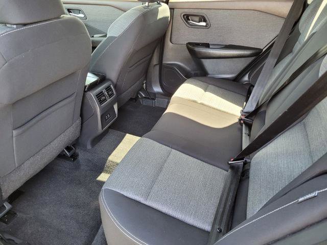 Used 2022 Nissan Rogue SV FWD image 12