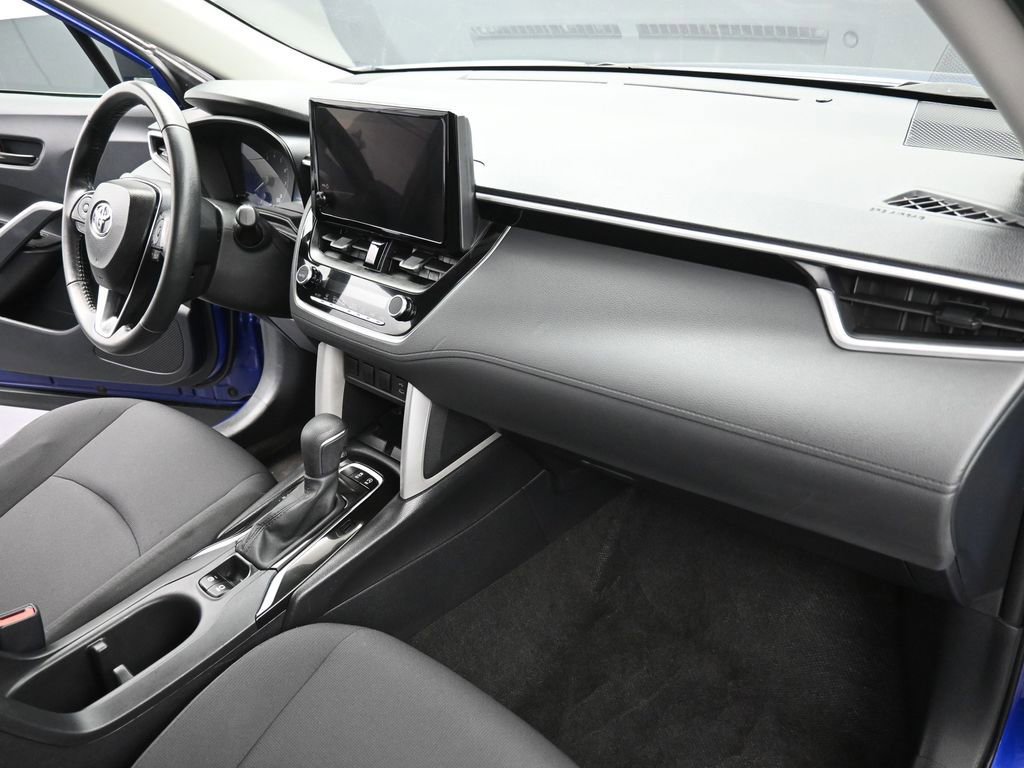 Used 2025 Toyota Corolla Cross LE image 14