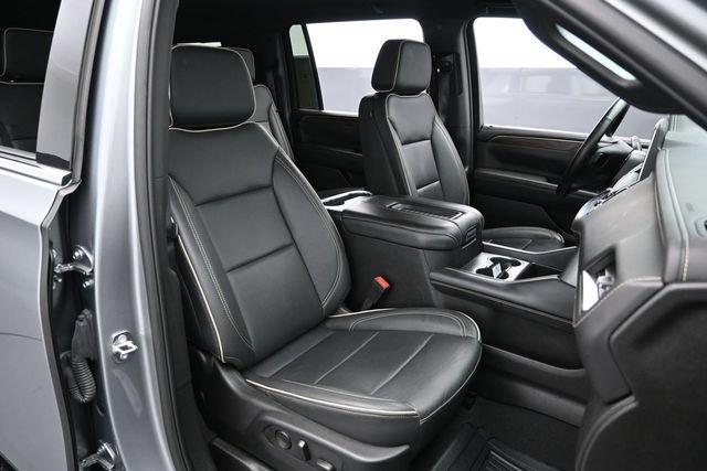 Used 2024 Chevrolet Suburban Premier AWD/4WD image 32
