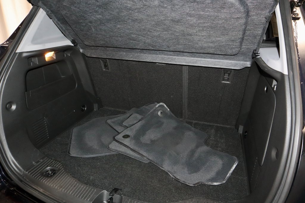 Used 2022 Chevrolet Trax LT w/ Premium Seat Package image 13