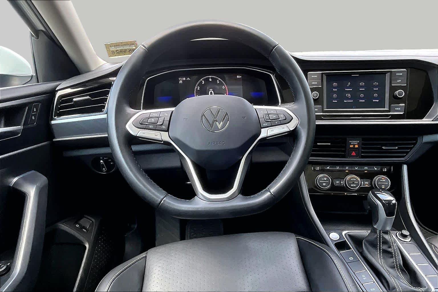 Used 2023 Volkswagen Jetta SE FWD image 6