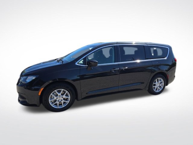 Used 2023 Chrysler Voyager LX FWD image 6