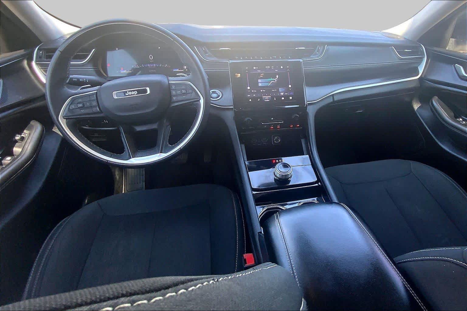Used 2023 Jeep Grand Cherokee L Laredo RWD image 16