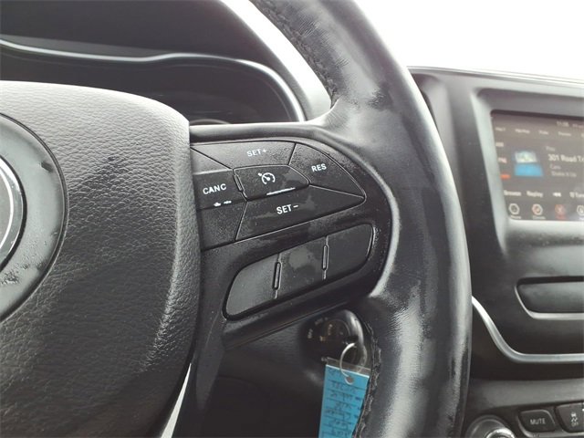 Used 2019 Jeep Cherokee Latitude w/ Cold Weather Group image 16