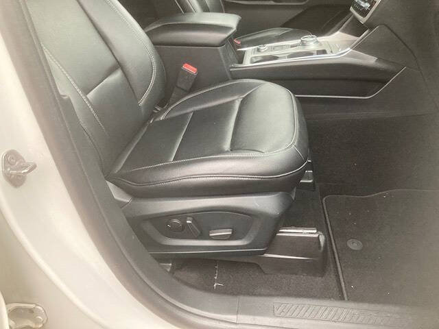 Certified 2020 Ford Explorer XLT w/ Equipment Group 202A AWD/4WD image 14