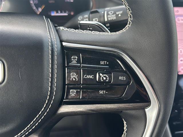Used 2023 Jeep Grand Cherokee Overland w/ Luxury Tech Group IV AWD/4WD image 24