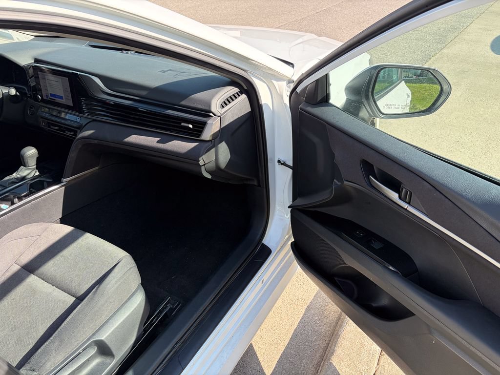 Used 2025 Toyota Camry LE FWD image 15