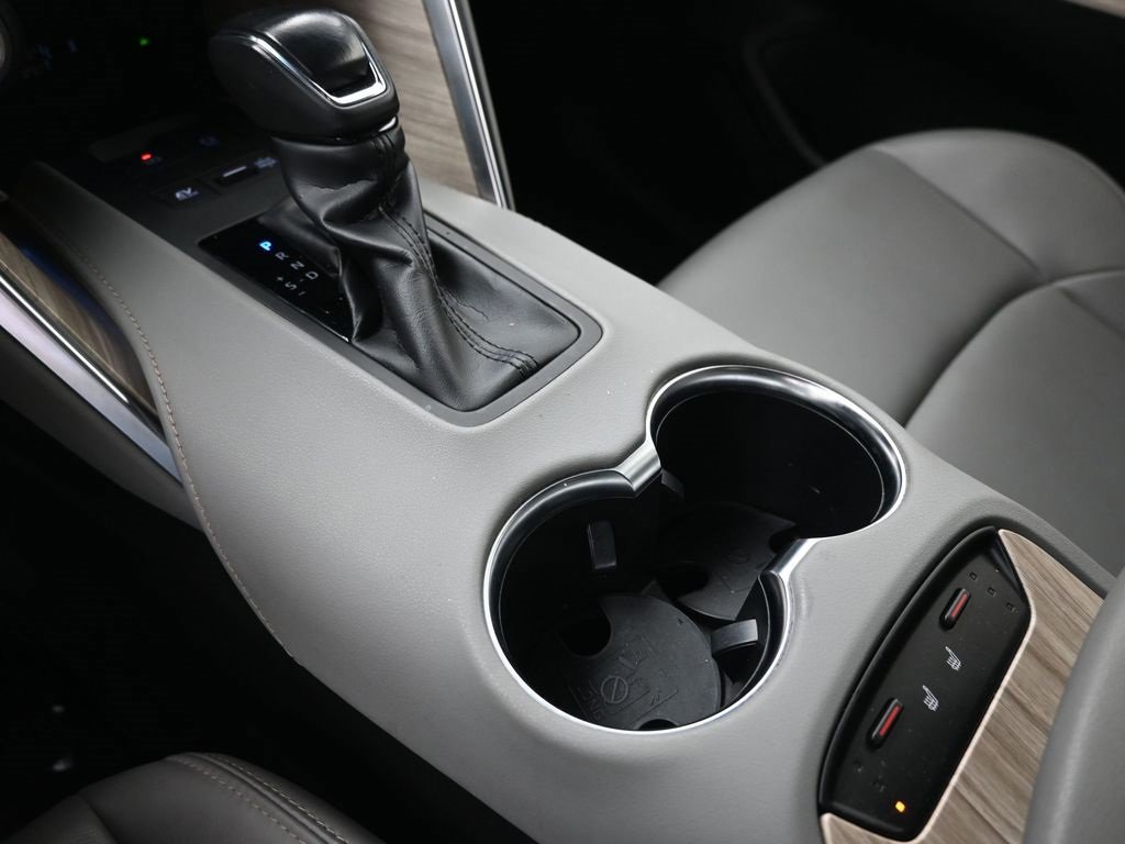 Used 2022 Toyota Venza XLE image 30