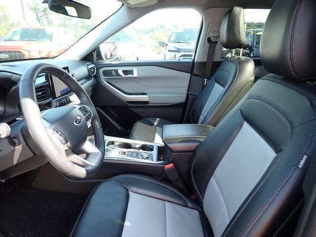 Certified 2024 Ford Explorer XLT w/ Equipment Group 202A AWD/4WD image 11