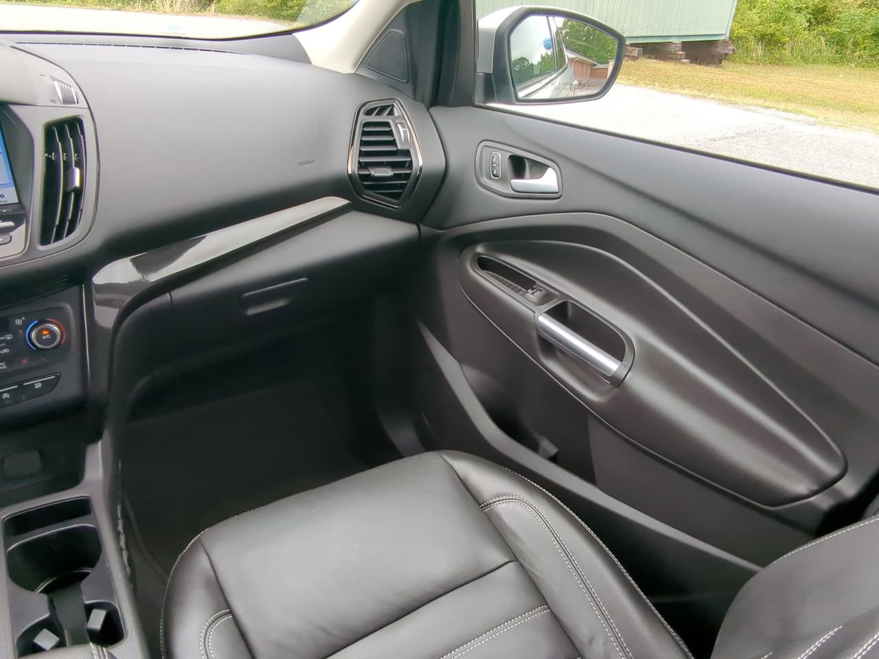 Certified 2017 Ford Escape Titanium FWD image 15