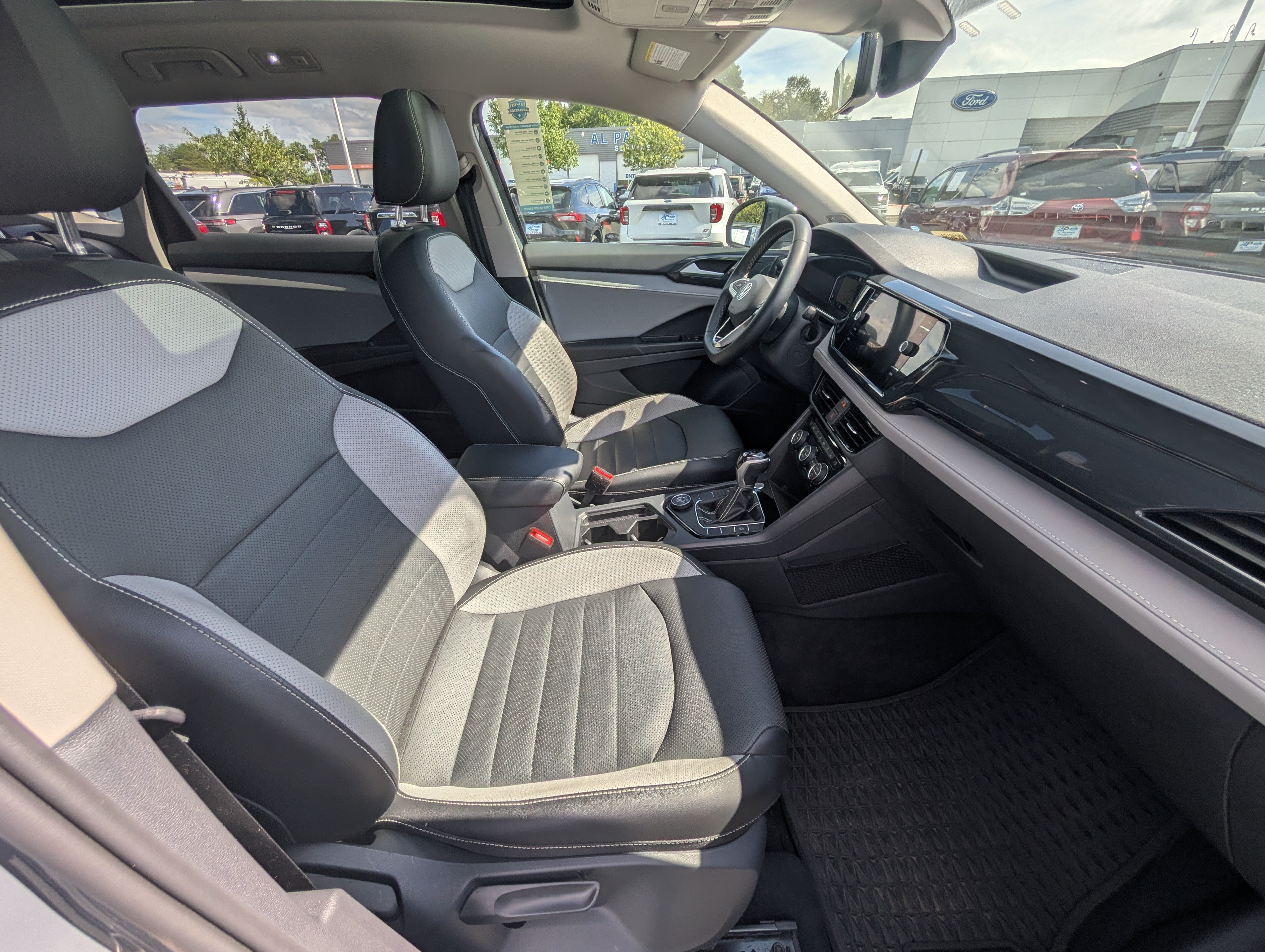 Used 2022 Volkswagen Taos SEL AWD/4WD image 12