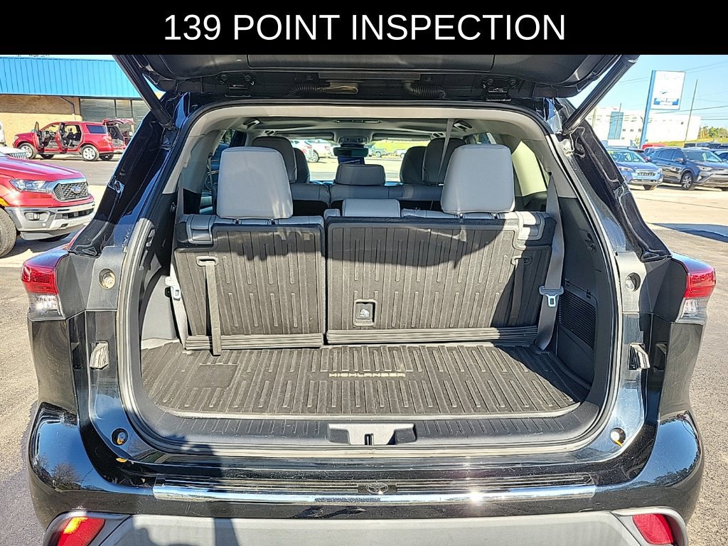 Used 2020 Toyota Highlander XLE AWD/4WD image 6