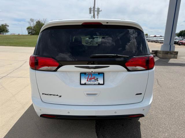 Used 2020 Chrysler Pacifica Touring-L AWD/4WD image 12
