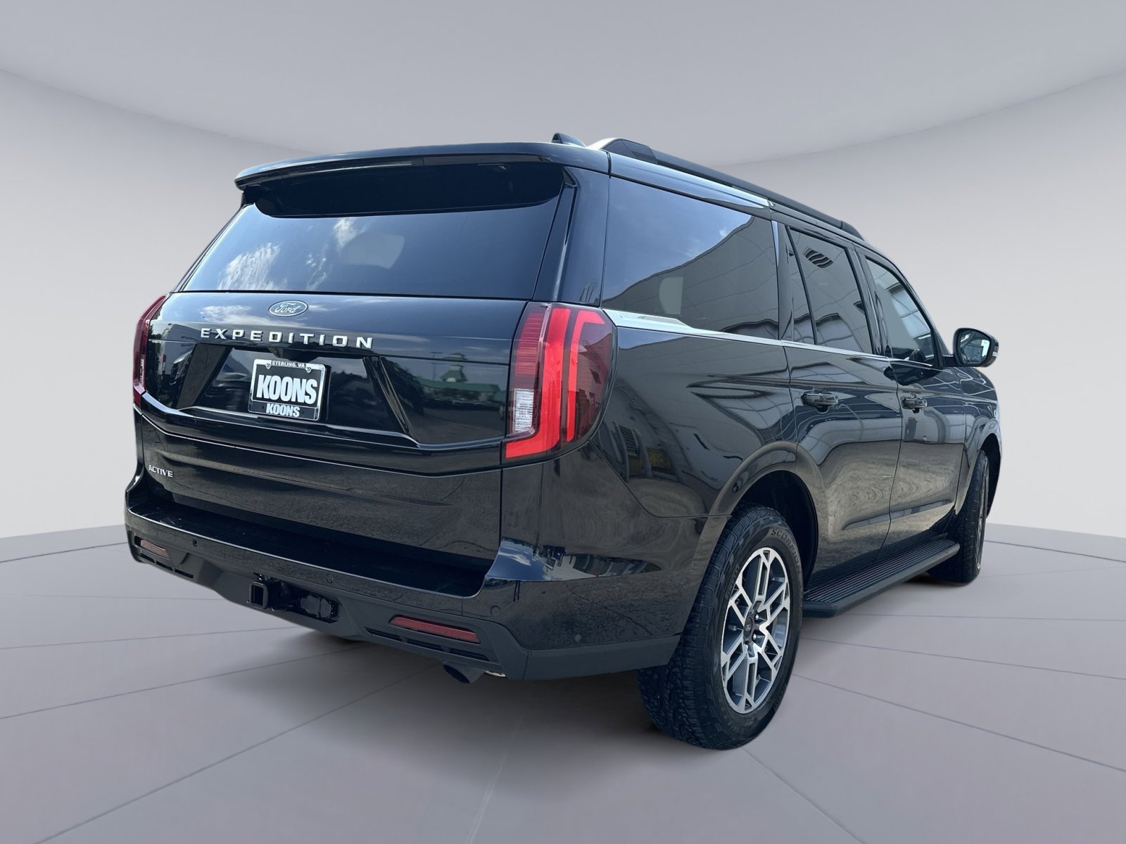 Certified 2025 Ford Expedition Active AWD/4WD image 11