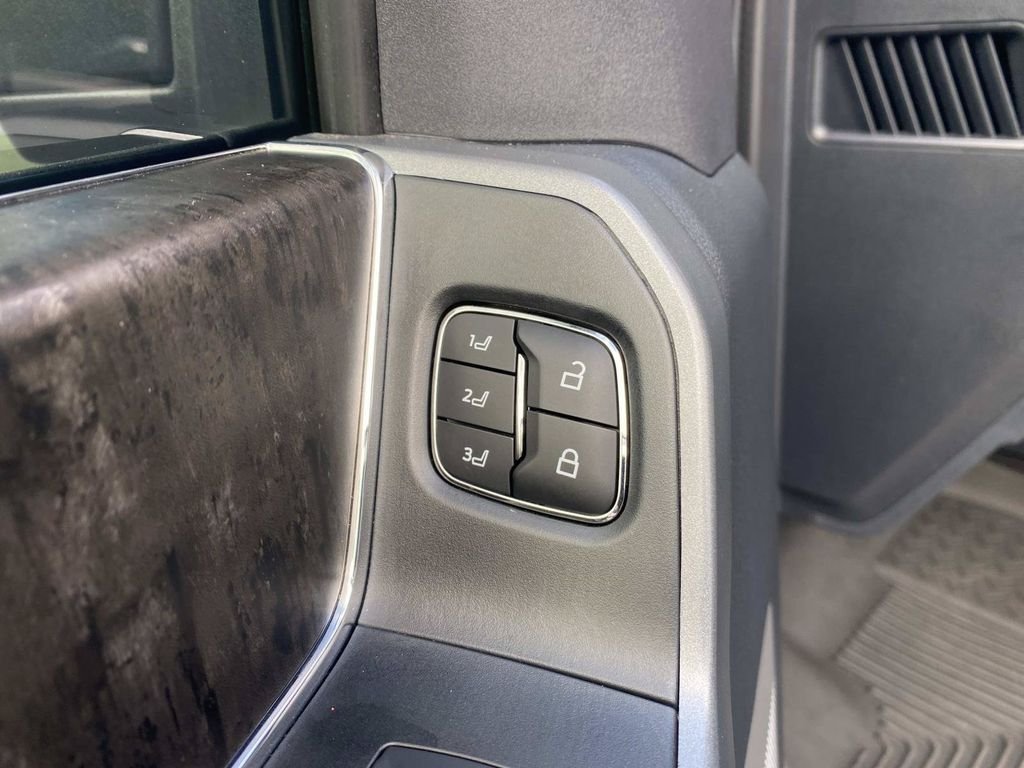 Certified 2024 Ford F250 Lariat w/ Lariat Ultimate Package AWD/4WD image 18