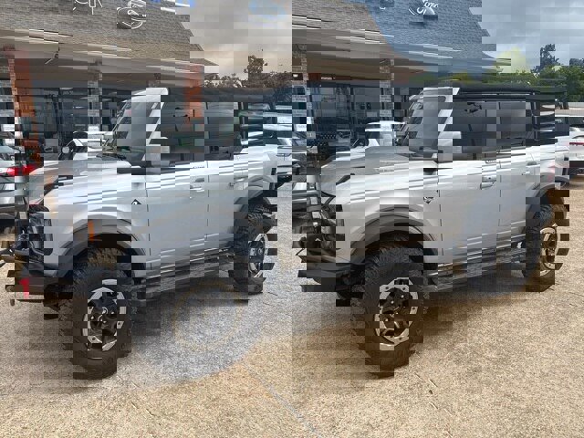 Certified 2022 Ford Bronco Outer Banks w/ Sasquatch Package image 1