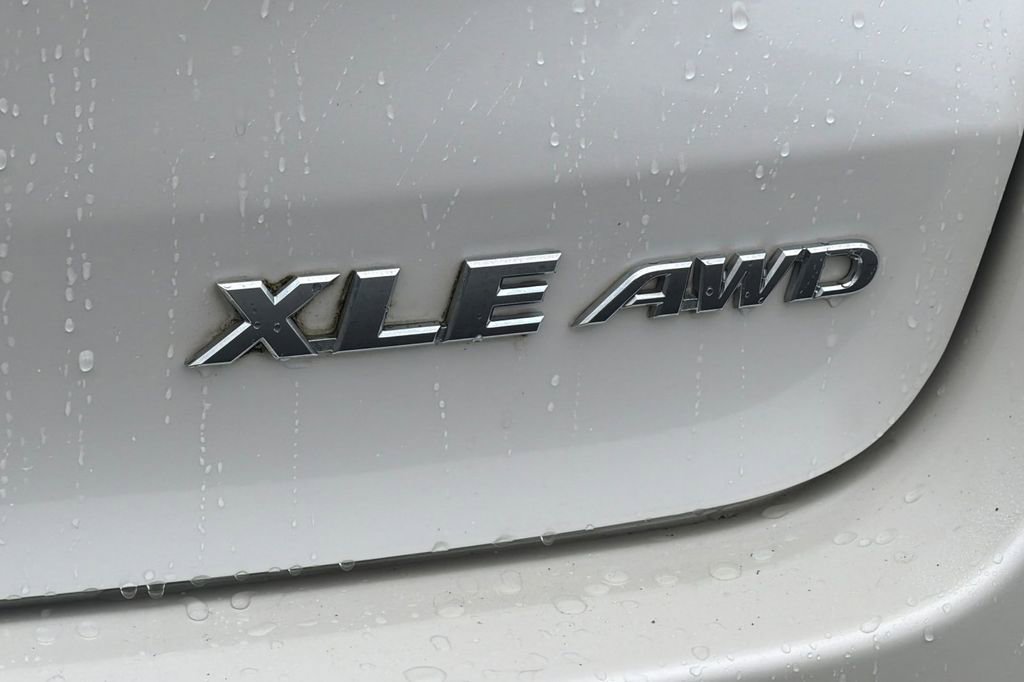 Used 2018 Toyota Highlander XLE image 27