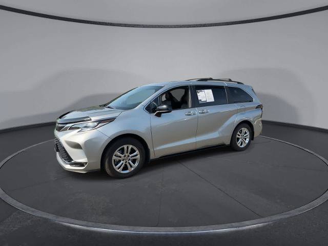 Used 2022 Toyota Sienna XSE w/ XSE Plus Package AWD/4WD image 4