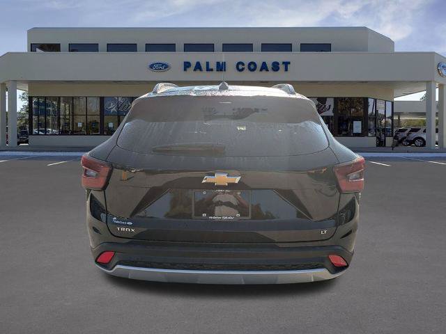 Used 2025 Chevrolet Trax LT FWD image 5