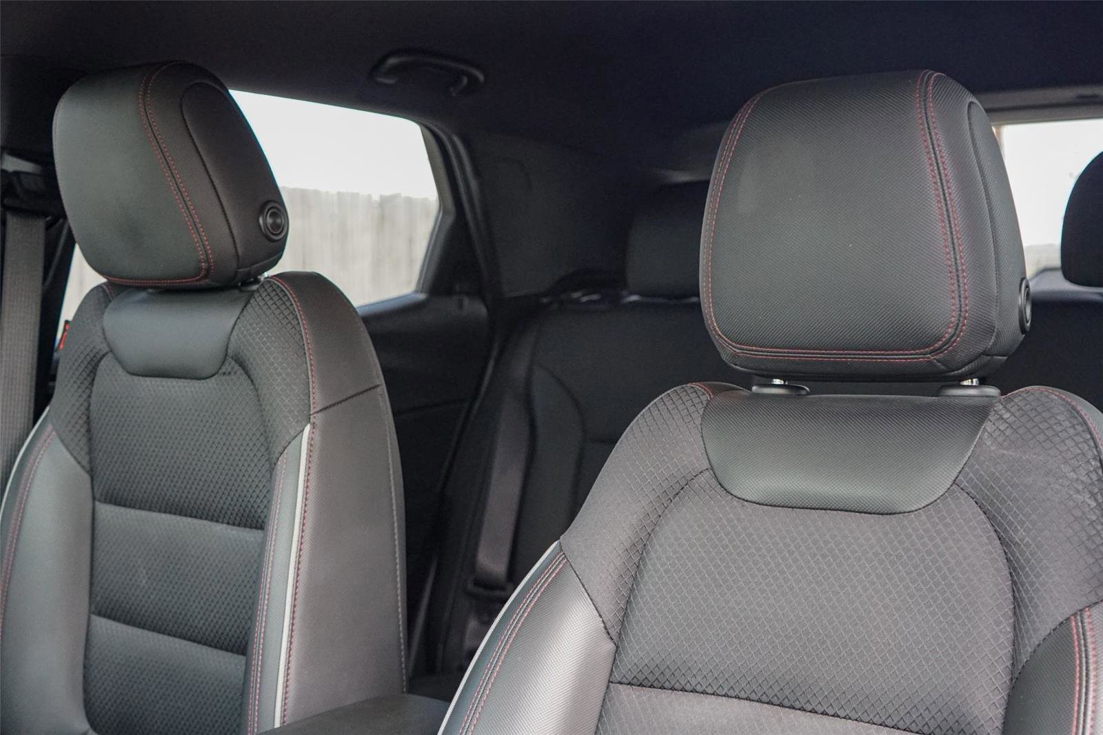 Used 2021 Chevrolet TrailBlazer RS w/ Technology Package FWD image 11