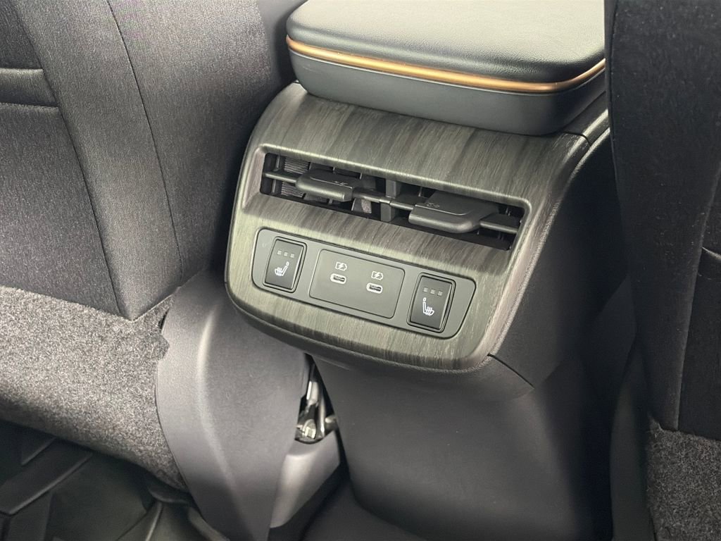 Used 2025 Nissan Ariya AWD image 30