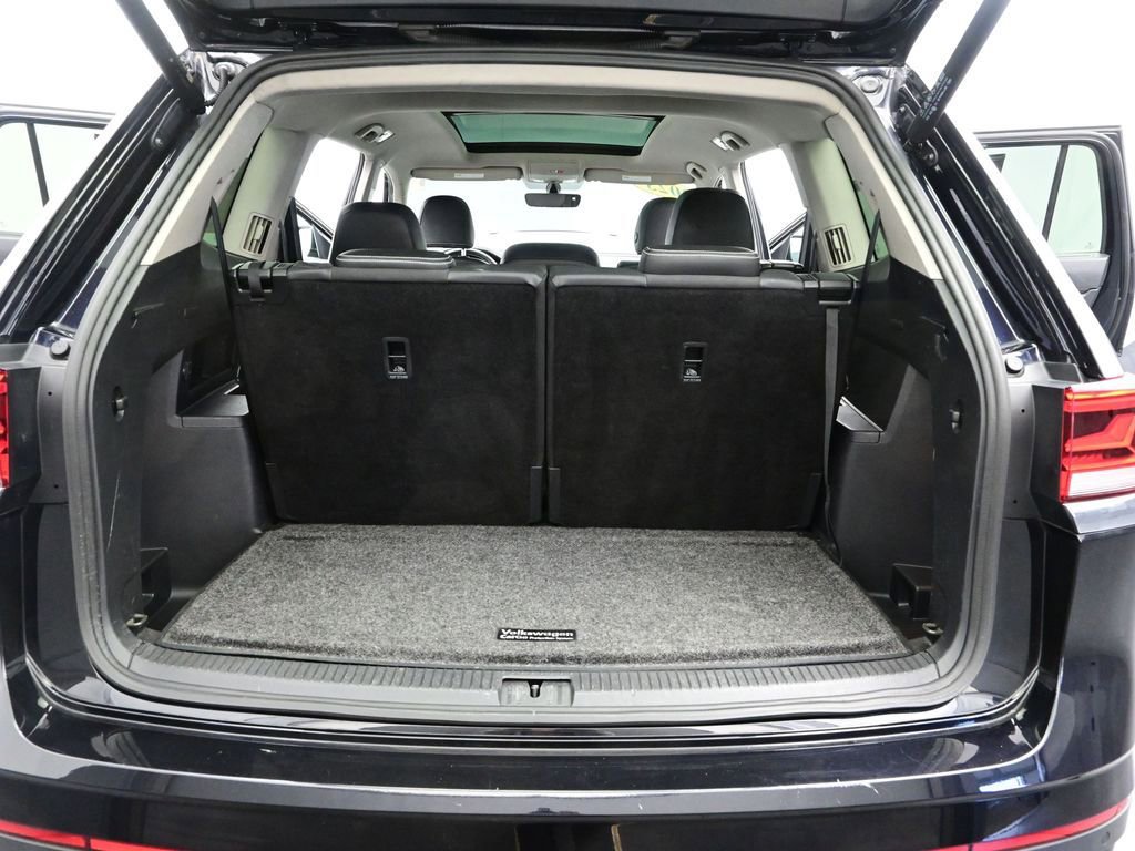 Used 2023 Volkswagen Atlas SE w/ Panoramic Sunroof Package FWD image 11