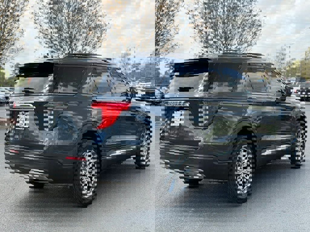Certified 2022 Ford Explorer XLT w/ Equipment Group 202A image 4