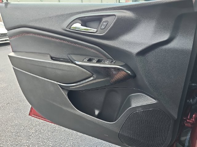 Used 2024 Chevrolet Trax RS w/ Sunroof Package FWD image 32