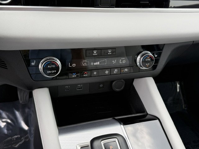 Used 2024 Mitsubishi Outlander SEL FWD image 17