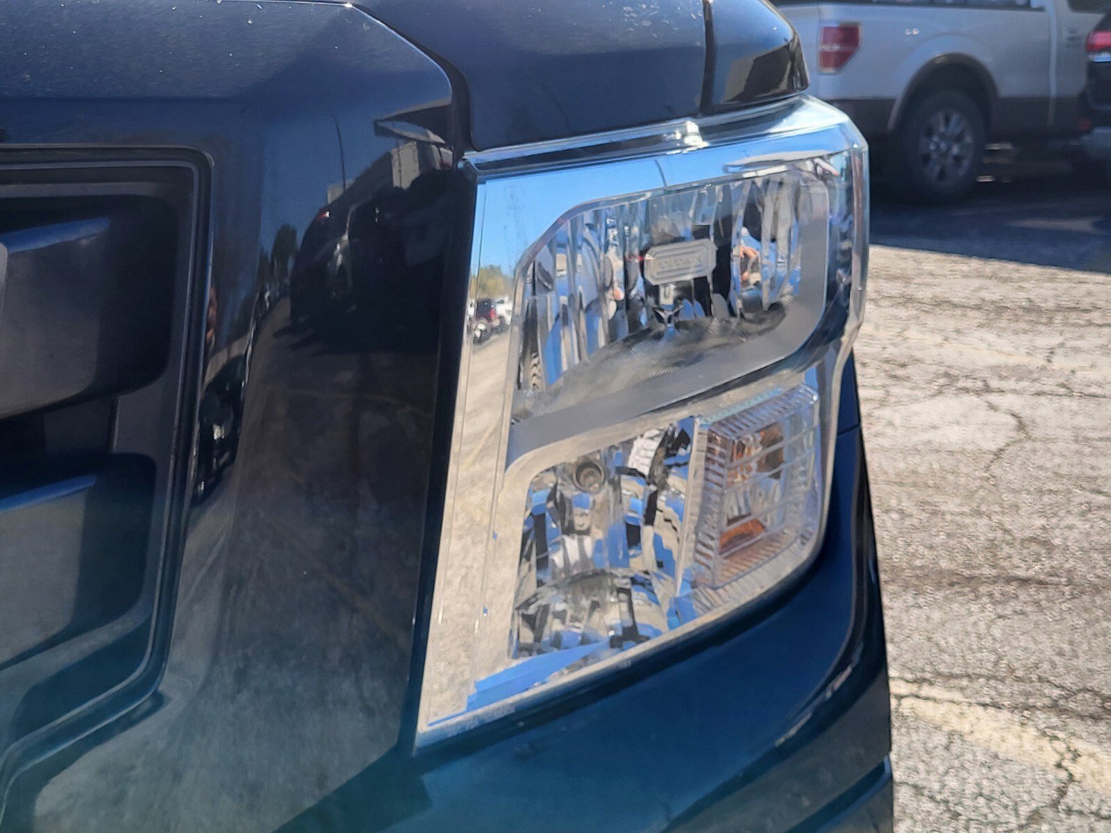 Used 2021 Nissan Titan SV w/ SV Convenience Package image 11