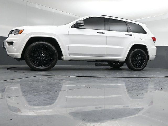 Used 2020 Jeep Grand Cherokee Overland AWD/4WD image 41