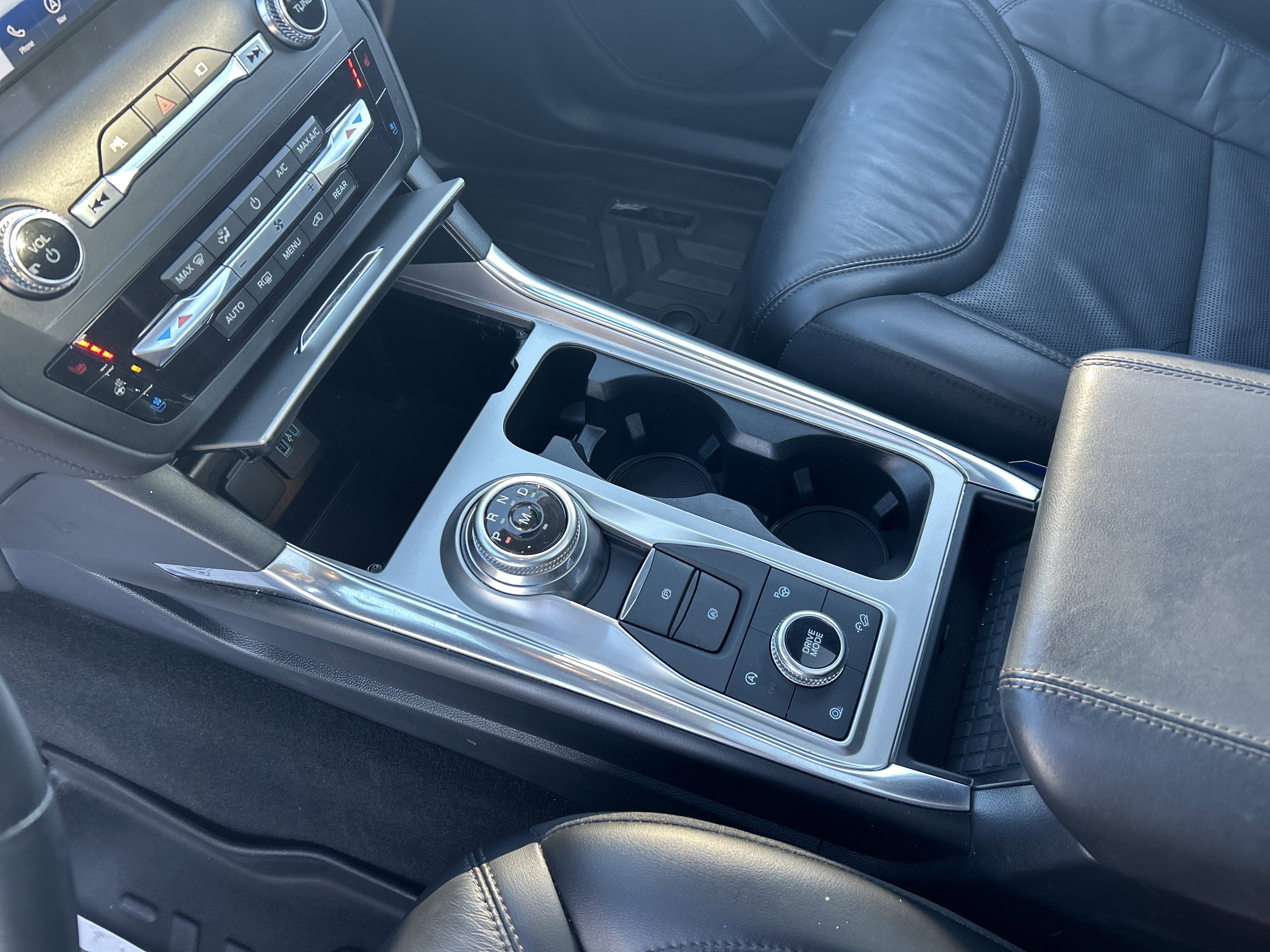 Certified 2020 Ford Explorer Platinum w/ Premium Technology Package image 24