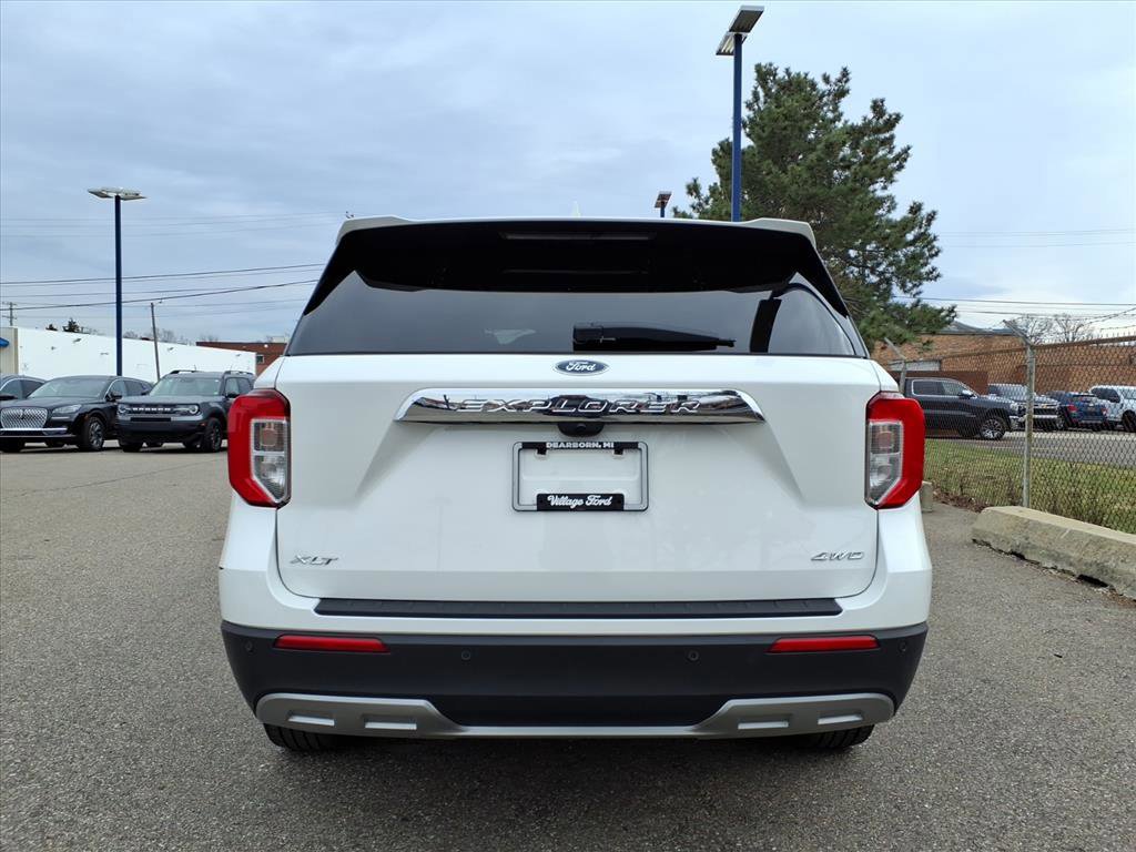Certified 2024 Ford Explorer XLT w/ Equipment Group 202A image 3