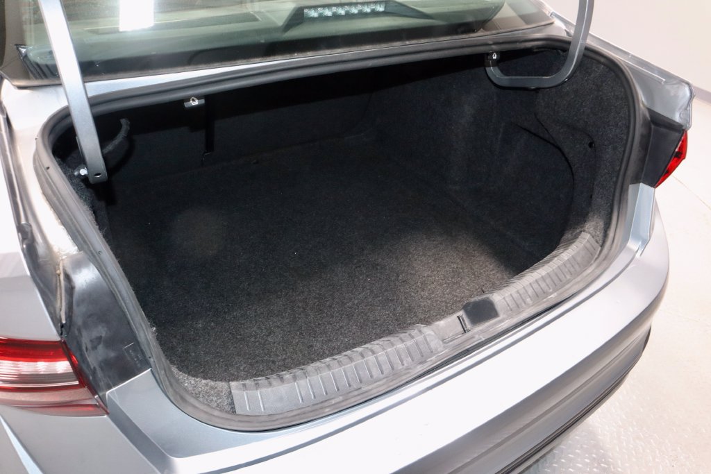 Used 2024 Volkswagen Jetta SE FWD image 13