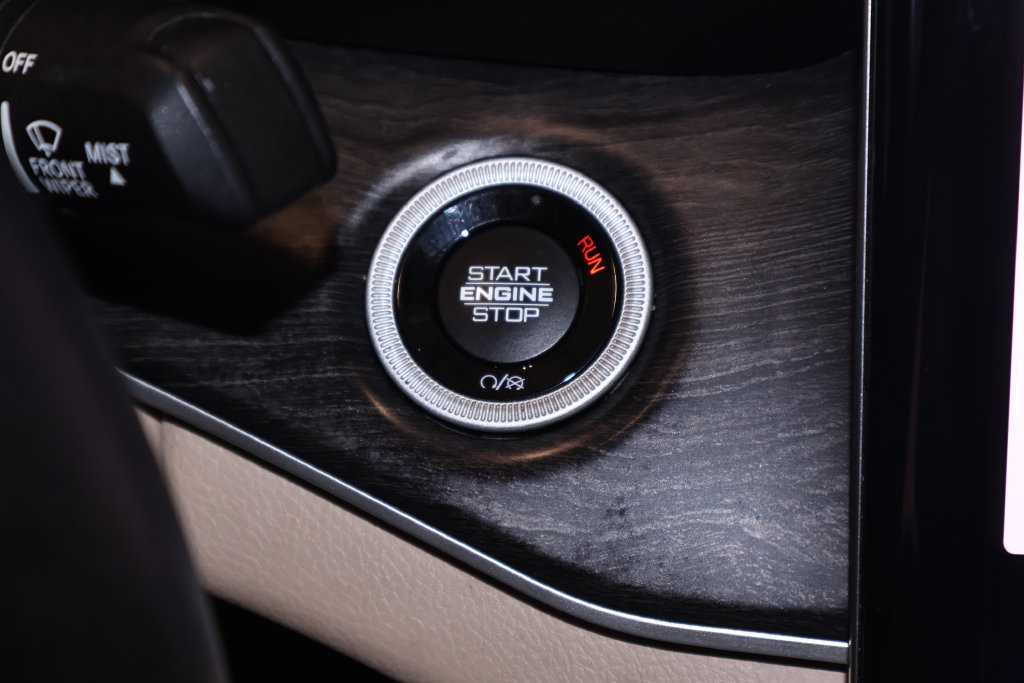 Used 2021 Jeep Grand Cherokee L Limited AWD/4WD image 30
