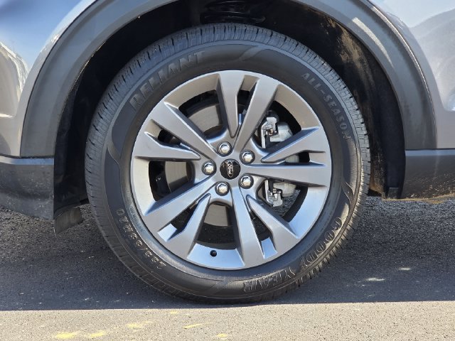 Certified 2022 Ford Explorer XLT w/ Equipment Group 202A RWD image 33