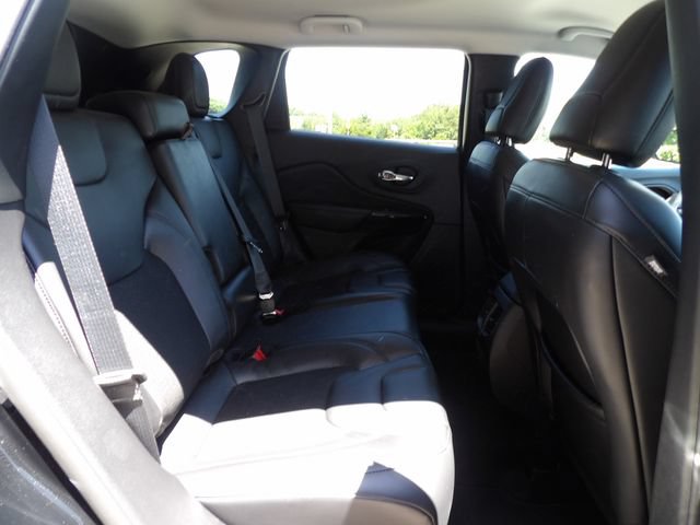 Used 2021 Jeep Cherokee Latitude Plus AWD/4WD image 9
