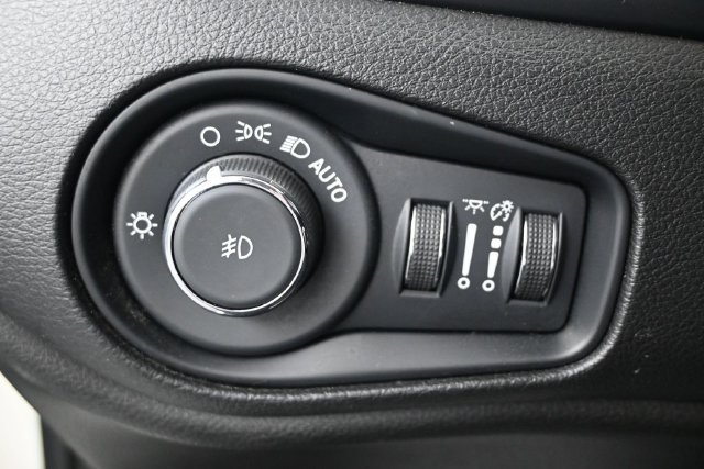 Used 2023 Jeep Renegade Latitude AWD/4WD image 8
