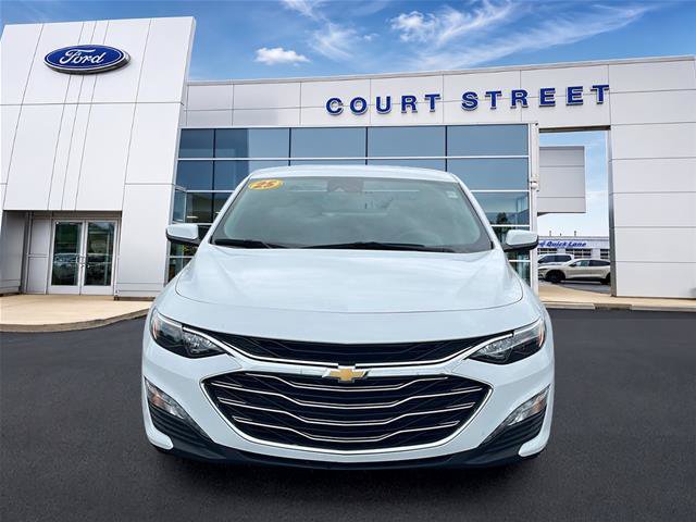 Used 2025 Chevrolet Malibu LT FWD image 2