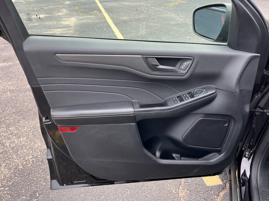 Certified 2023 Ford Escape Active AWD/4WD image 18