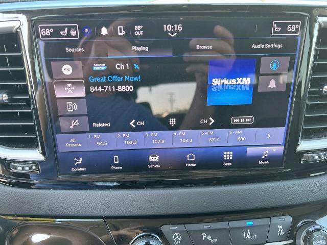 Used 2023 Chrysler Pacifica Touring-L FWD image 29