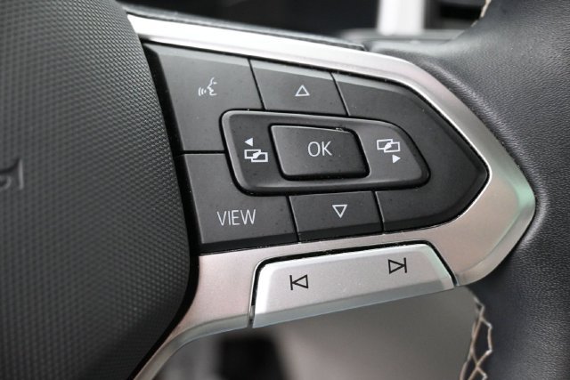 Used 2023 Volkswagen Atlas SE w/ Panoramic Sunroof Package FWD image 16