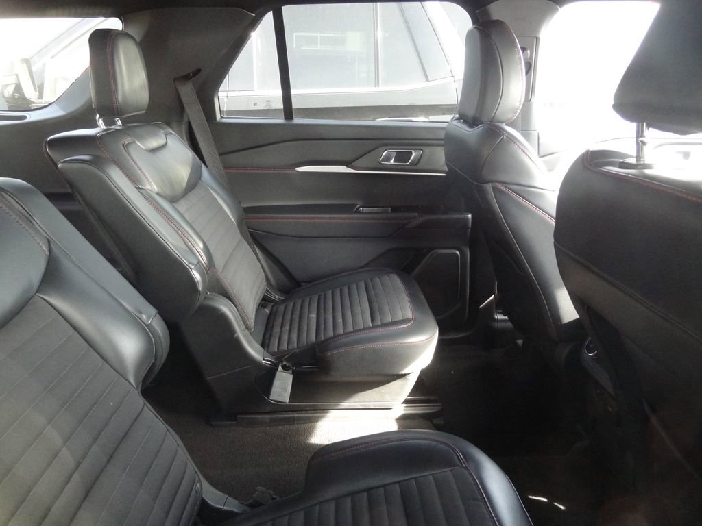 Certified 2025 Ford Explorer ST-Line AWD/4WD image 10