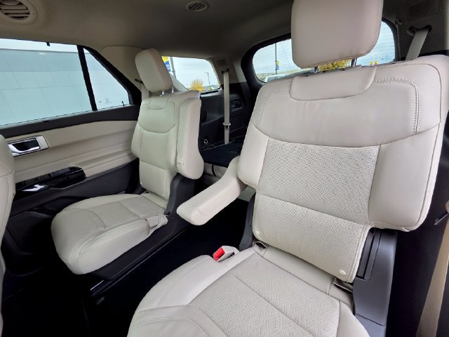 Certified 2024 Ford Explorer Platinum w/ Technology Package AWD/4WD image 14