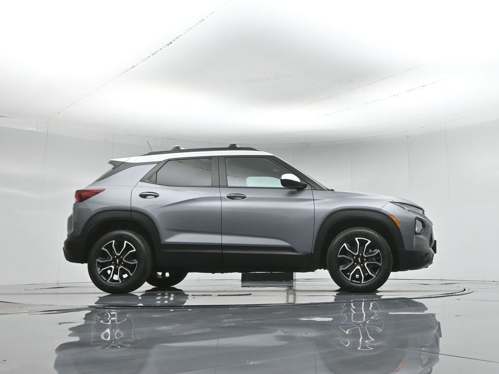 Used 2021 Chevrolet TrailBlazer ACTIV w/ Technology Package image 11