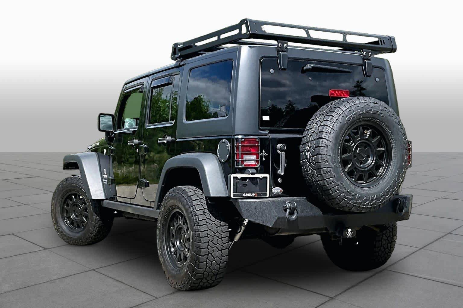 Used 2017 Jeep Wrangler Unlimited Rubicon w/ Connectivity Group AWD/4WD image 12